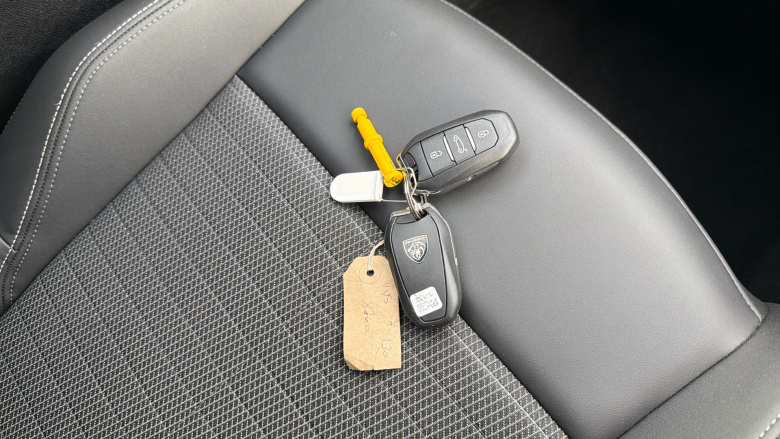 Peugeot 5008 1.2 Hybrid 136 Allure 5dr e-DSC6 Petrol Estate